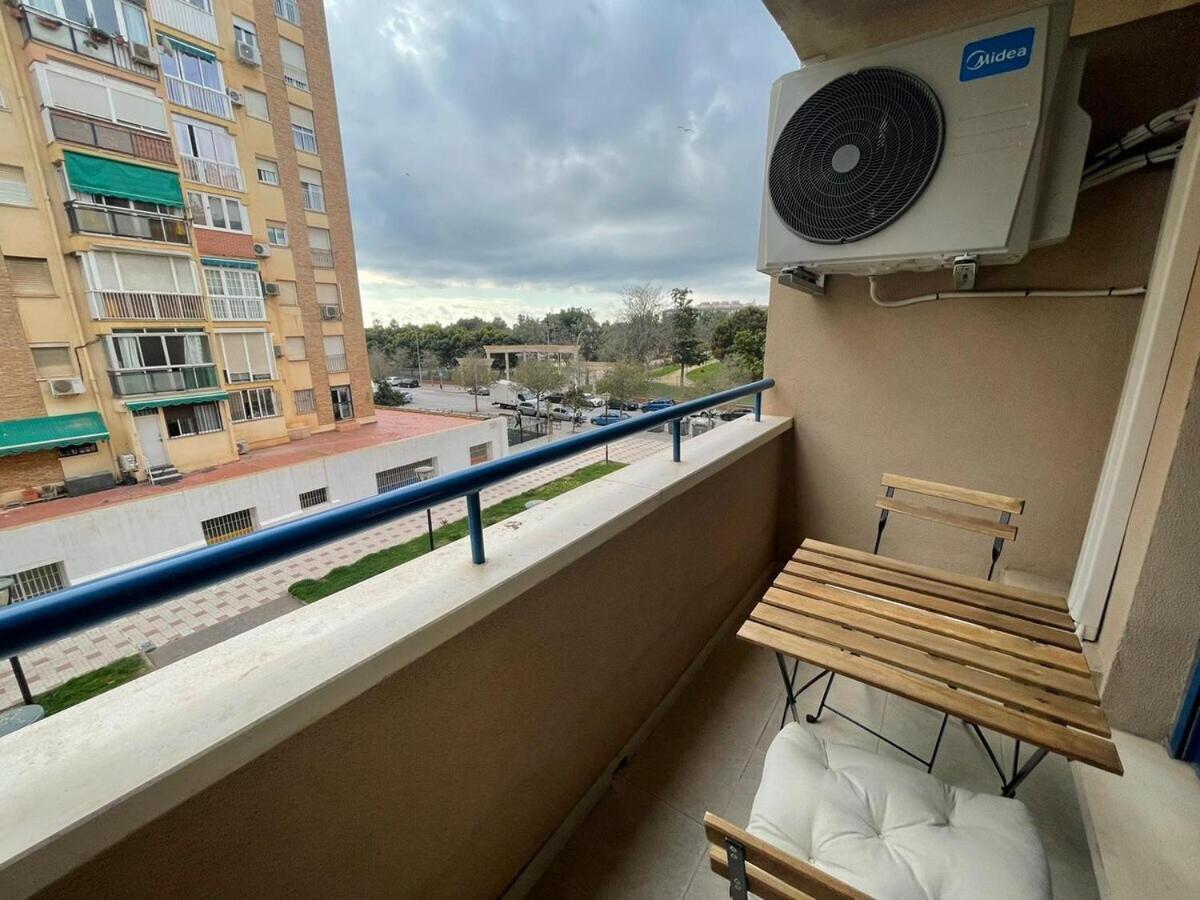 Calu Homes Cerca Playa De Huelin Malaga Exterior photo